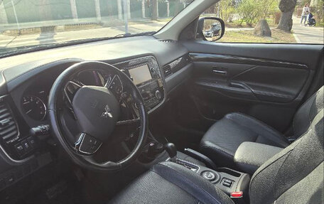 Mitsubishi Outlander III рестайлинг 3, 2016 год, 1 900 000 рублей, 21 фотография