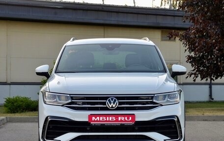 Volkswagen Tiguan II, 2021 год, 3 350 000 рублей, 2 фотография