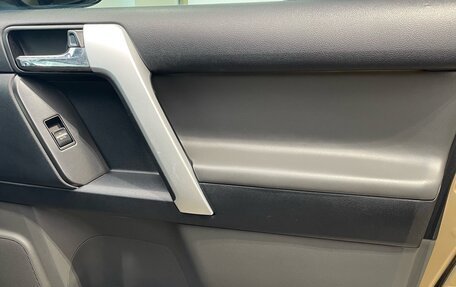 Toyota Land Cruiser Prado 150 рестайлинг 2, 2011 год, 2 399 000 рублей, 23 фотография