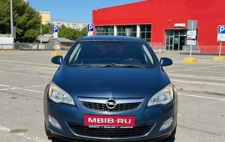 Opel Astra J, 2011 год, 599 999 рублей, 2 фотография