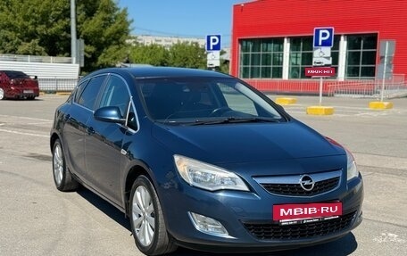 Opel Astra J, 2011 год, 599 999 рублей, 3 фотография