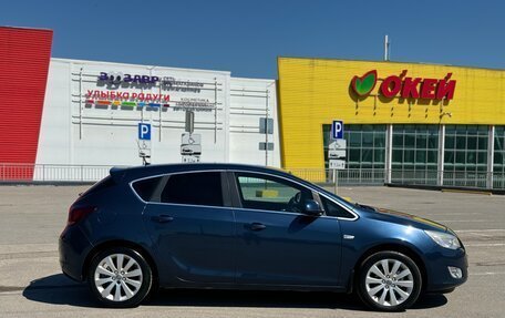 Opel Astra J, 2011 год, 599 999 рублей, 18 фотография