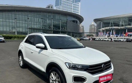 Volkswagen T-Roc I, 2022 год, 1 760 000 рублей, 2 фотография