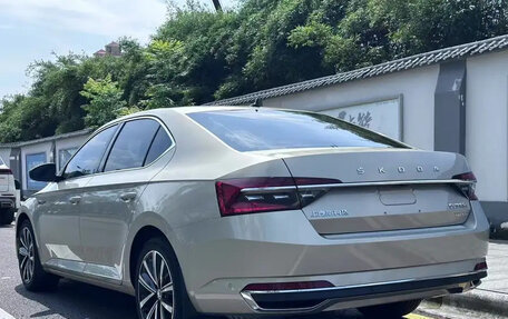 Skoda Superb III рестайлинг, 2021 год, 2 100 000 рублей, 4 фотография