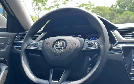 Skoda Superb III рестайлинг, 2021 год, 2 100 000 рублей, 11 фотография