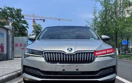 Skoda Superb III рестайлинг, 2021 год, 2 100 000 рублей, 3 фотография