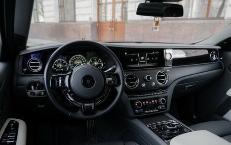Rolls-Royce Ghost Series II рестайлинг, 2021 год, 30 000 000 рублей, 35 фотография