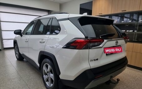 Toyota RAV4, 2022 год, 3 499 000 рублей, 2 фотография