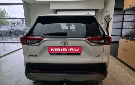 Toyota RAV4, 2022 год, 3 499 000 рублей, 5 фотография