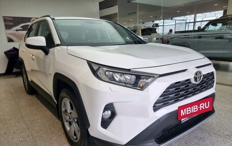 Toyota RAV4, 2022 год, 3 499 000 рублей, 7 фотография