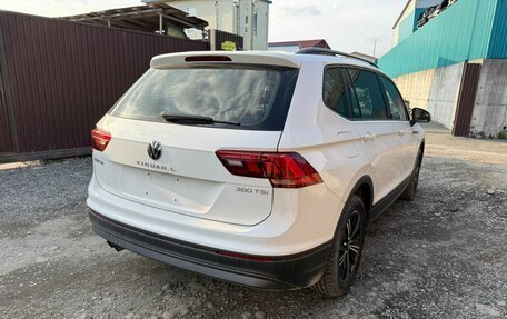 Volkswagen Tiguan II, 2021 год, 1 850 000 рублей, 4 фотография