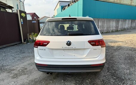 Volkswagen Tiguan II, 2021 год, 1 850 000 рублей, 5 фотография