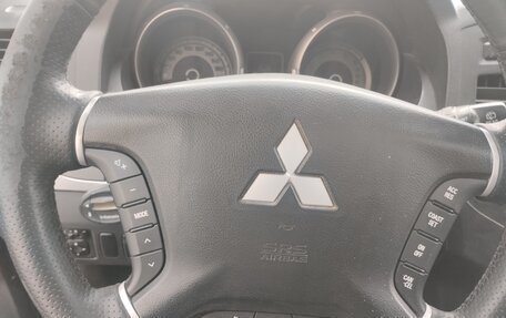 Mitsubishi Pajero IV, 2010 год, 1 750 000 рублей, 3 фотография