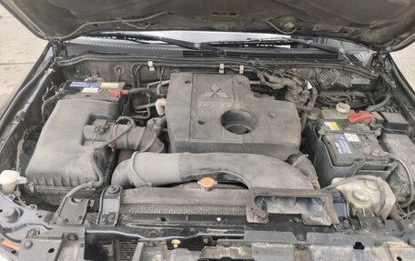 Mitsubishi Pajero IV, 2010 год, 1 750 000 рублей, 2 фотография