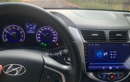 Hyundai Solaris II рестайлинг, 2012 год, 750 000 рублей, 2 фотография
