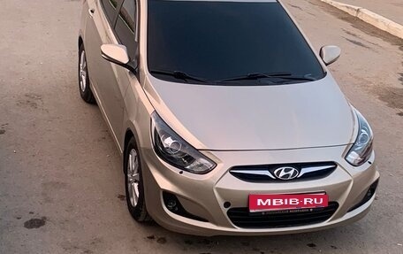 Hyundai Solaris II рестайлинг, 2012 год, 750 000 рублей, 4 фотография