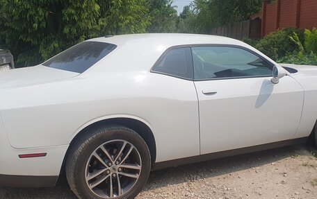 Dodge Challenger III рестайлинг 2, 2020 год, 3 900 000 рублей, 4 фотография