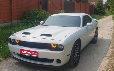 Dodge Challenger III рестайлинг 2, 2020 год, 3 900 000 рублей, 3 фотография