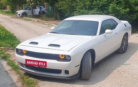 Dodge Challenger III рестайлинг 2, 2020 год, 3 900 000 рублей, 2 фотография