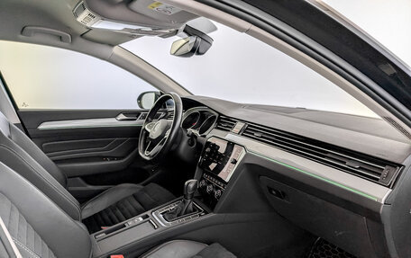 Volkswagen Passat B8 рестайлинг, 2020 год, 2 400 000 рублей, 11 фотография
