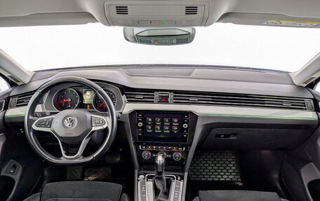 Volkswagen Passat B8 рестайлинг, 2020 год, 2 400 000 рублей, 14 фотография