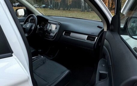 Mitsubishi Outlander III рестайлинг 3, 2014 год, 1 630 000 рублей, 3 фотография