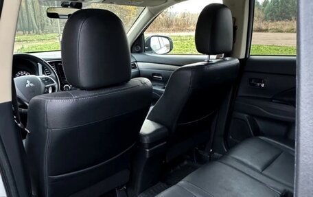 Mitsubishi Outlander III рестайлинг 3, 2014 год, 1 630 000 рублей, 5 фотография