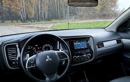 Mitsubishi Outlander III рестайлинг 3, 2014 год, 1 630 000 рублей, 4 фотография
