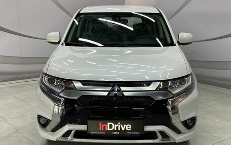 Mitsubishi Outlander III рестайлинг 3, 2022 год, 2 649 000 рублей, 2 фотография
