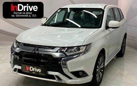 Mitsubishi Outlander III рестайлинг 3, 2022 год, 2 649 000 рублей, 3 фотография