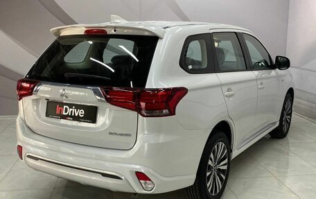 Mitsubishi Outlander III рестайлинг 3, 2022 год, 2 649 000 рублей, 4 фотография