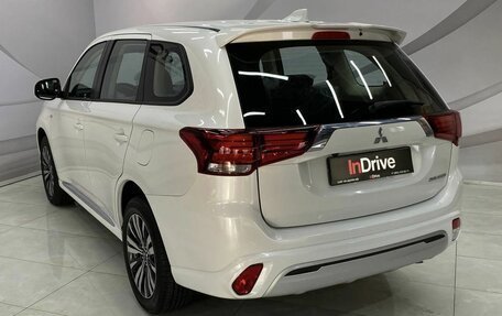 Mitsubishi Outlander III рестайлинг 3, 2022 год, 2 649 000 рублей, 5 фотография