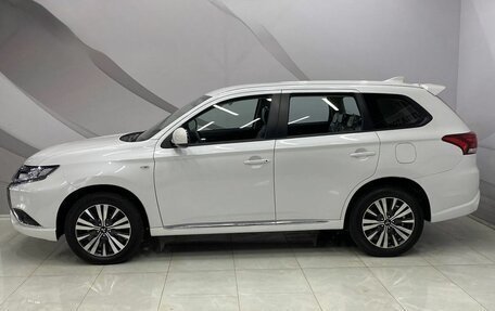 Mitsubishi Outlander III рестайлинг 3, 2022 год, 2 649 000 рублей, 6 фотография