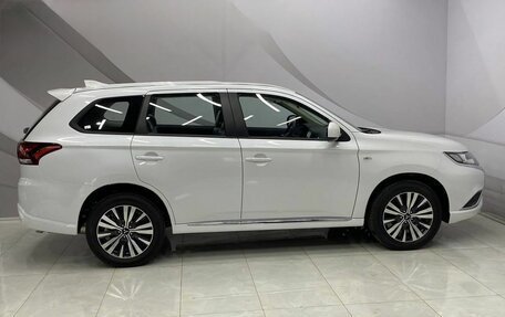 Mitsubishi Outlander III рестайлинг 3, 2022 год, 2 649 000 рублей, 7 фотография