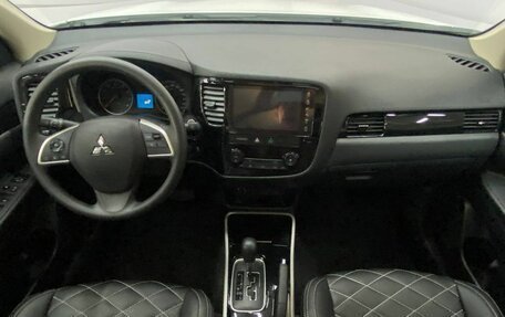 Mitsubishi Outlander III рестайлинг 3, 2022 год, 2 649 000 рублей, 11 фотография
