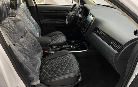 Mitsubishi Outlander III рестайлинг 3, 2022 год, 2 649 000 рублей, 12 фотография