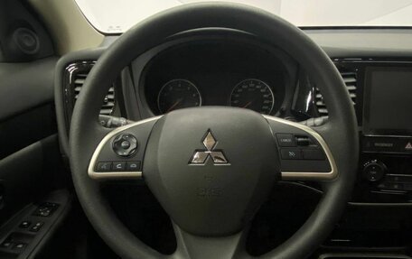 Mitsubishi Outlander III рестайлинг 3, 2022 год, 2 649 000 рублей, 14 фотография