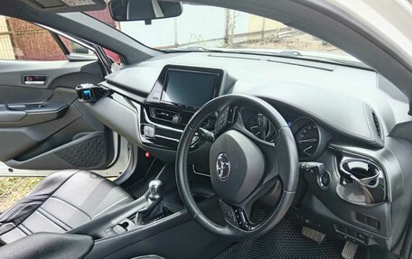 Toyota C-HR I рестайлинг, 2019 год, 2 200 000 рублей, 6 фотография