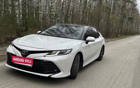 Toyota Camry, 2019 год, 2 450 000 рублей, 2 фотография