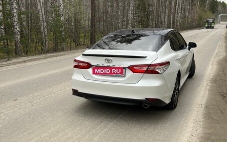Toyota Camry, 2019 год, 2 450 000 рублей, 6 фотография