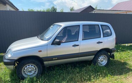 Chevrolet Niva I рестайлинг, 2005 год, 700 000 рублей, 2 фотография