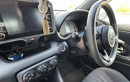 Toyota Yaris, 2020 год, 800 000 рублей, 29 фотография