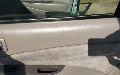 Toyota Prius IV XW50, 1998 год, 199 000 рублей, 2 фотография