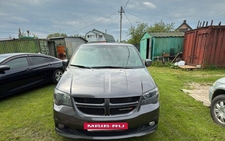Dodge Caravan V, 2016 год, 1 884 000 рублей, 2 фотография