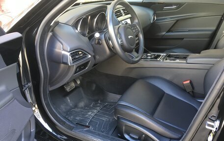 Jaguar XE I рестайлинг, 2017 год, 3 000 000 рублей, 5 фотография