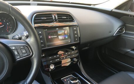 Jaguar XE I рестайлинг, 2017 год, 3 000 000 рублей, 7 фотография