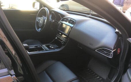 Jaguar XE I рестайлинг, 2017 год, 3 000 000 рублей, 9 фотография