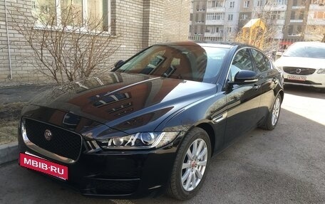 Jaguar XE I рестайлинг, 2017 год, 3 000 000 рублей, 2 фотография