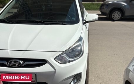 Hyundai Solaris II рестайлинг, 2011 год, 620 000 рублей, 3 фотография