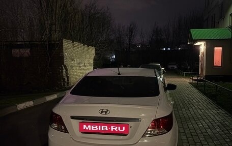 Hyundai Solaris II рестайлинг, 2011 год, 620 000 рублей, 4 фотография